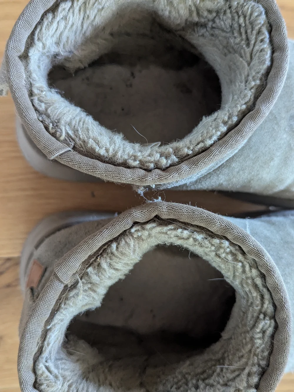 UGG Ultra Mini Platform - Picture 2 of 4